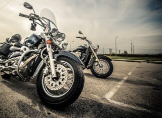 Ile trzeba mieć lat na motor 600?